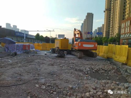 白沙四路夹套河路口清晨冒风施工，勘察维修工程稳步推进